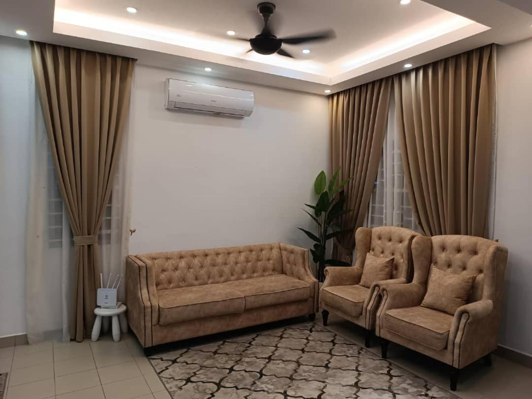 In Homestay Corner باتو باهات المظهر الخارجي الصورة