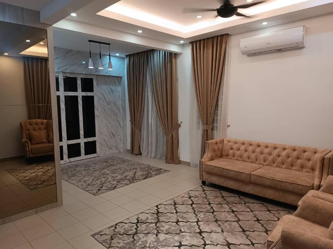 In Homestay Corner باتو باهات المظهر الخارجي الصورة