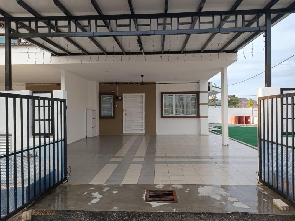 In Homestay Corner باتو باهات المظهر الخارجي الصورة